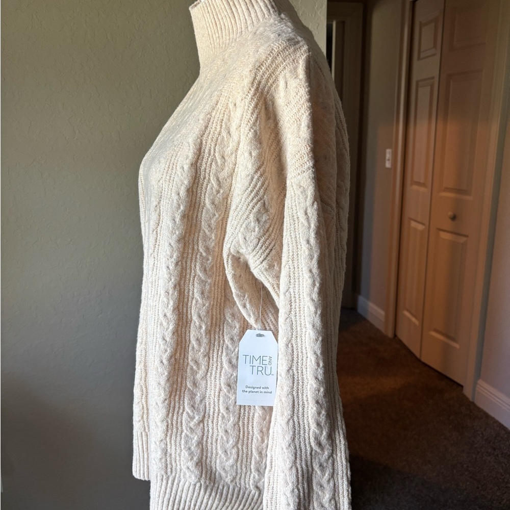 Time and Tru Elegant Cream Cable Knit Sweater Oversized. NWT size L - Picture 3 of 8